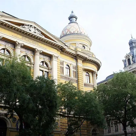 Central Apartment In Budapest Hostel