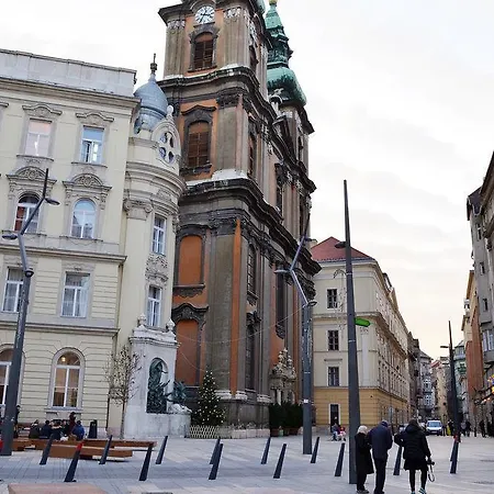Hostel Central Apartment In Budapest *