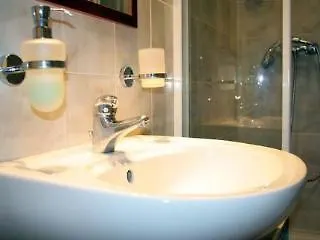 Central Apartment In Budapest Hostel