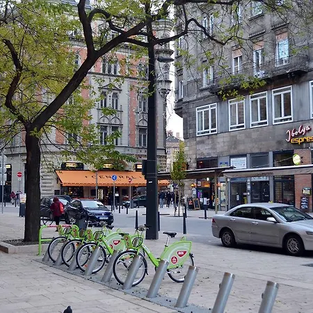 Hostel Central Apartment In Budapest Budapeşte