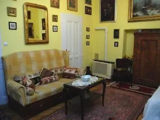 Central Apartment In Budapest Hostel